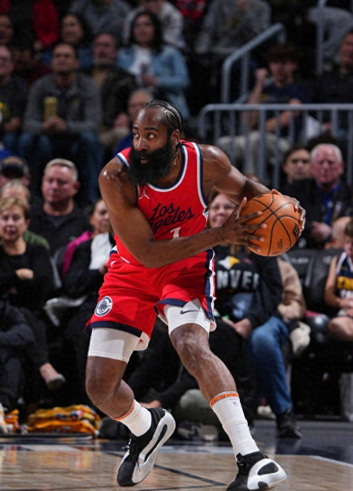 包含国际比赛日布鲁克林篮网豪取连胜——NBA总决赛节点到来,赛场秩序良好,球队文化再被提及的词条-爱游戏体育平台